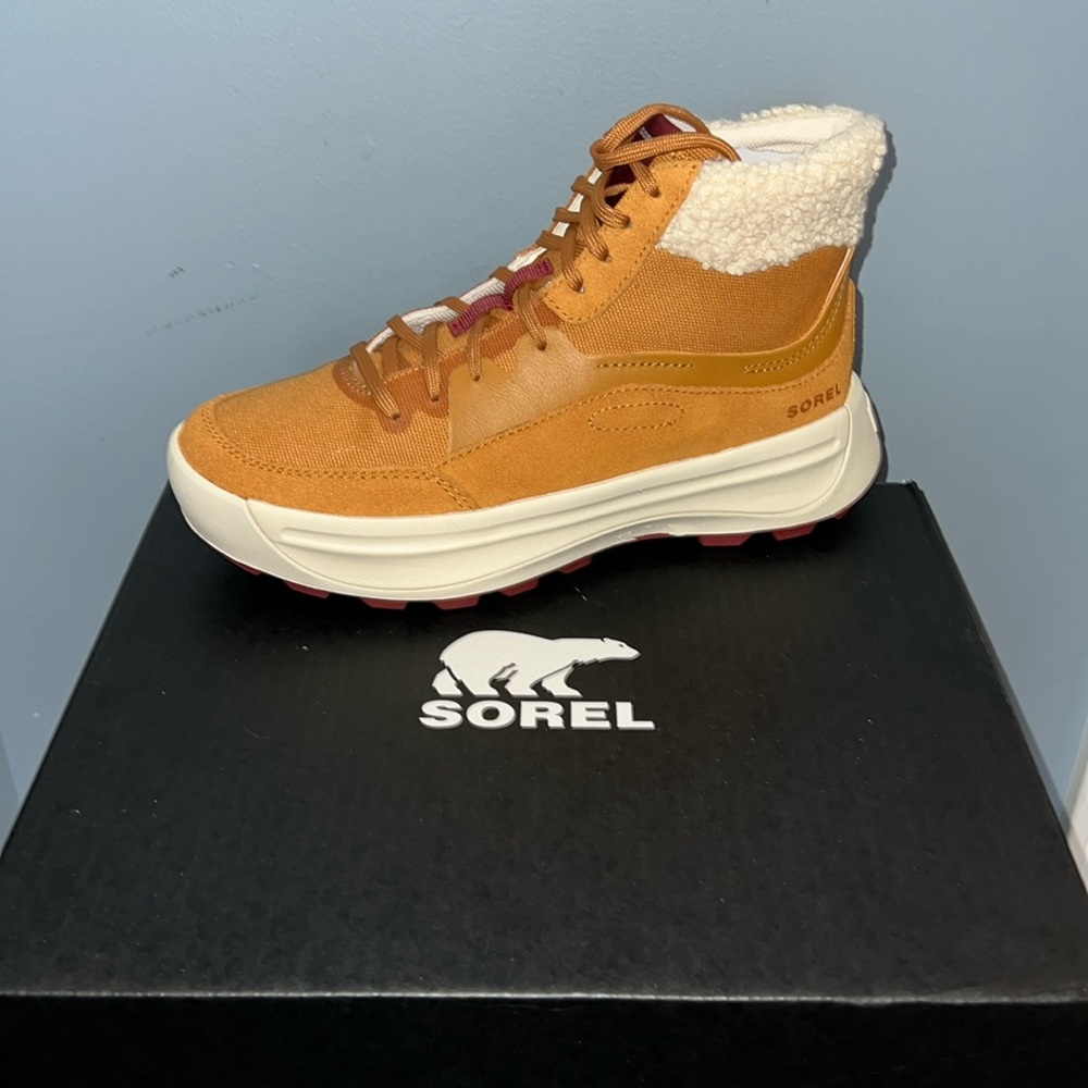 NIB SOREL X CALIA Women's Out 'N About 503
Mid Cozy Sneaker Boots Size 7 tan
